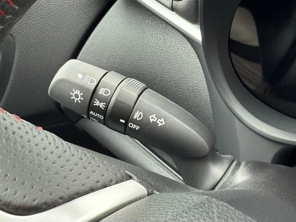 Used 2025 Toyota Sienna XSE image 40