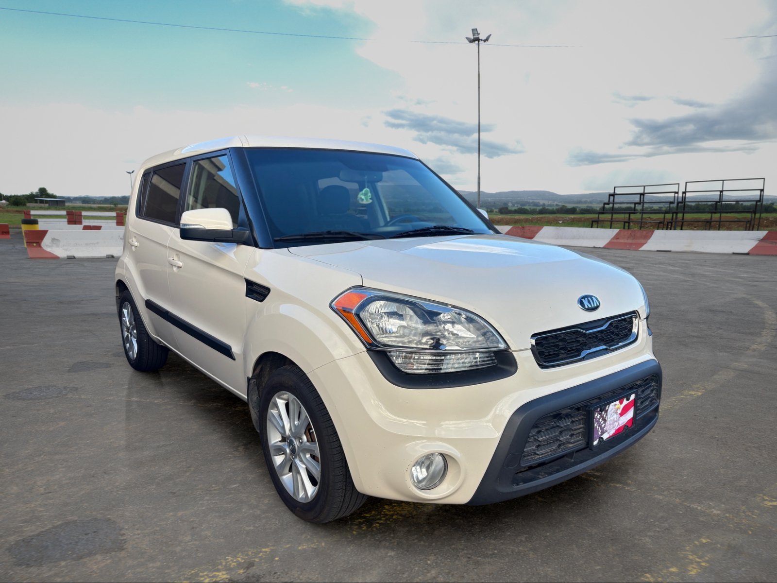 Used 2013 Kia Soul + w/ Audio Pkg FWD image 2
