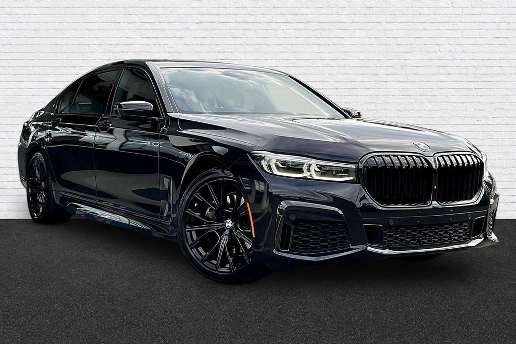 Used 2022 BMW 740i w/ M Sport Package RWD image 3