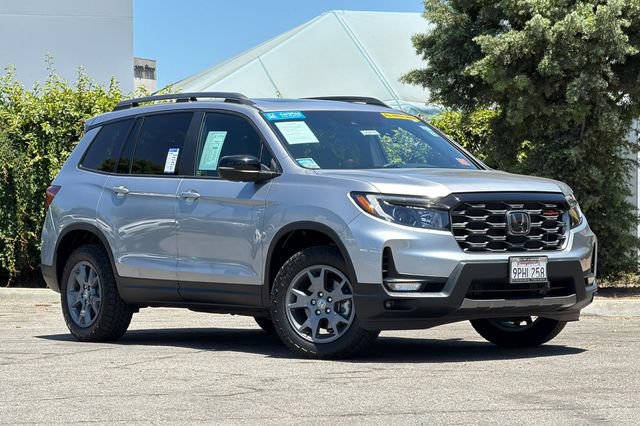 Certified 2025 Honda Passport TrailSport image 2