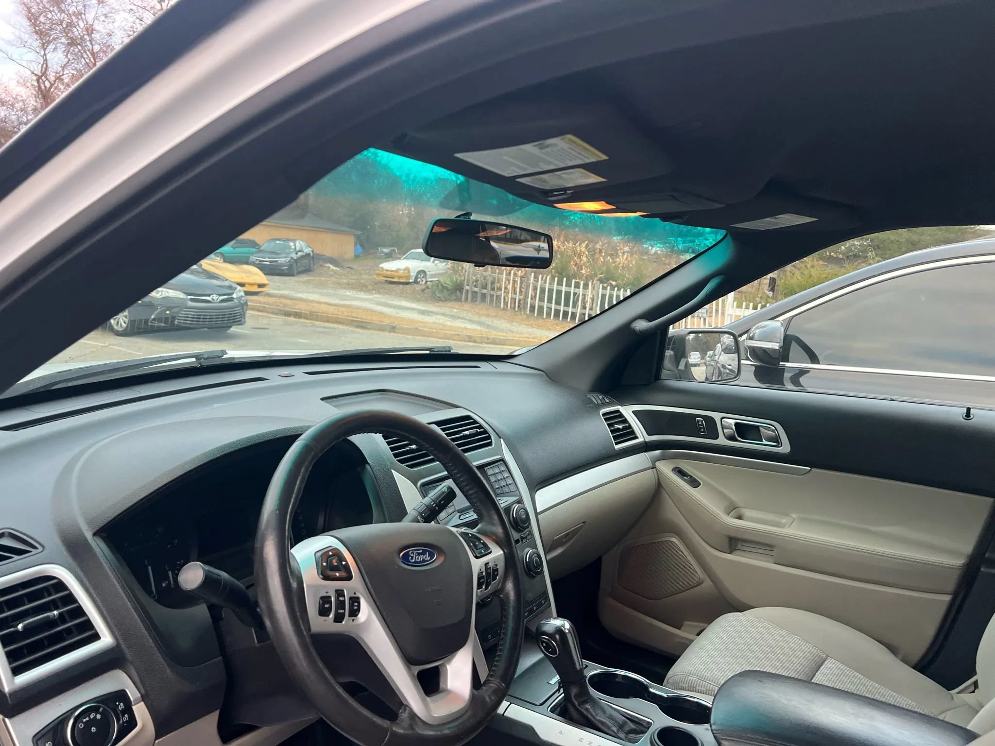 Used 2015 Ford Explorer XLT FWD image 9