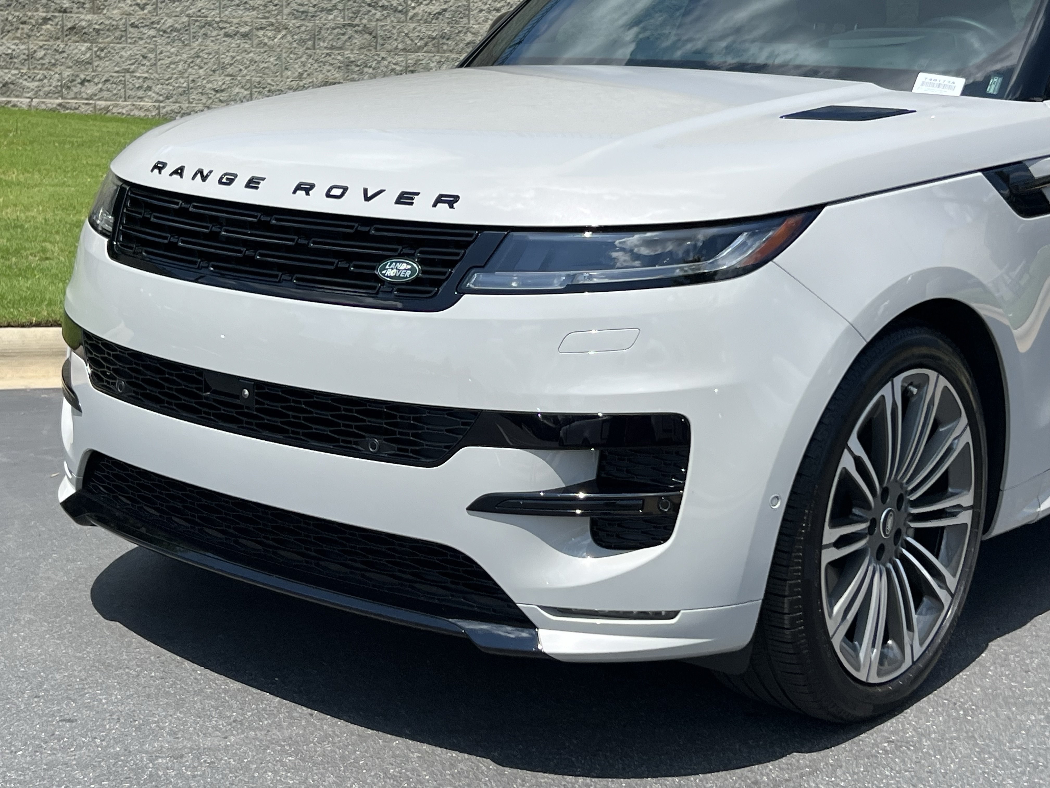 Certified 2025 Land Rover Range Rover Sport Dynamic SE AWD/4WD image 11