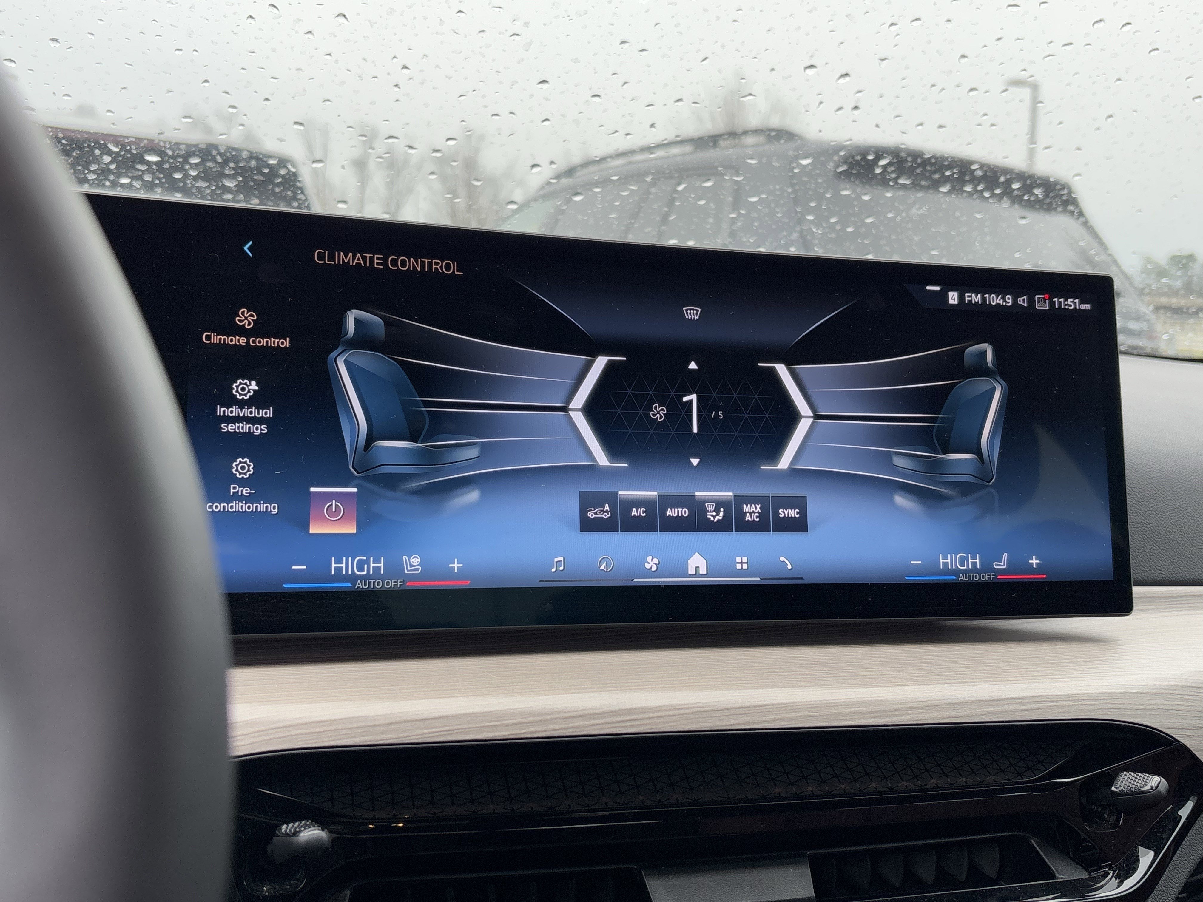 Certified 2025 BMW 330i xDrive Sedan w/ Premium Package image 29