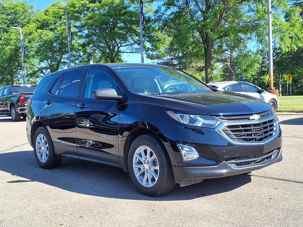 Used 2020 Chevrolet Equinox LS w/ LS Convenience Package AWD/4WD image 3