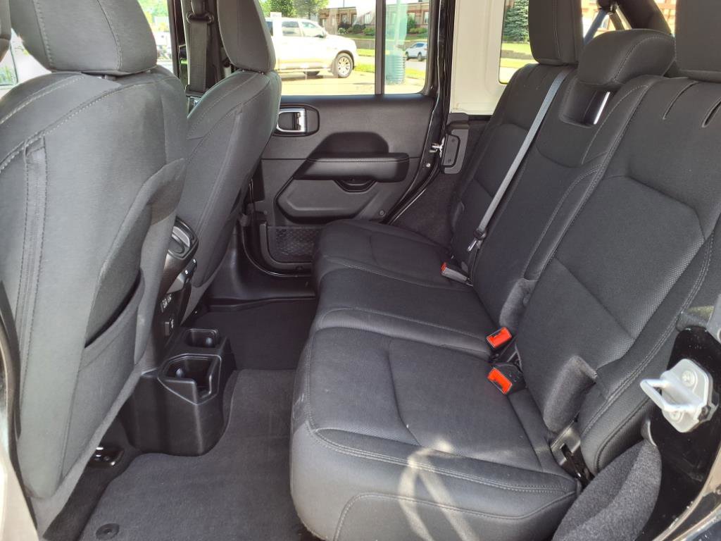 Used 2020 Jeep Wrangler Unlimited Sahara image 7