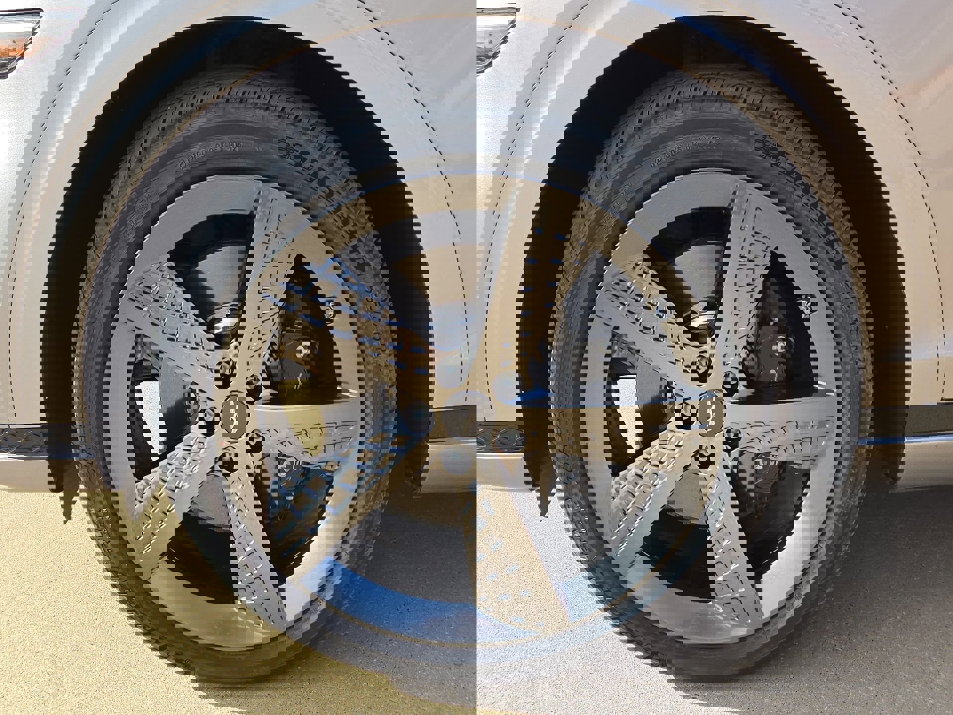 Used 2022 Genesis GV70 3.5T Sport w/ Sport Prestige Package AWD/4WD image 11