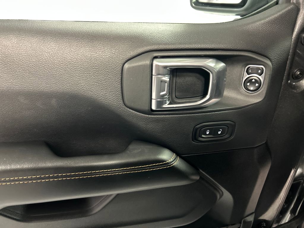 Used 2025 Jeep Wrangler Unlimited Sahara w/ Safety Group AWD/4WD image 14