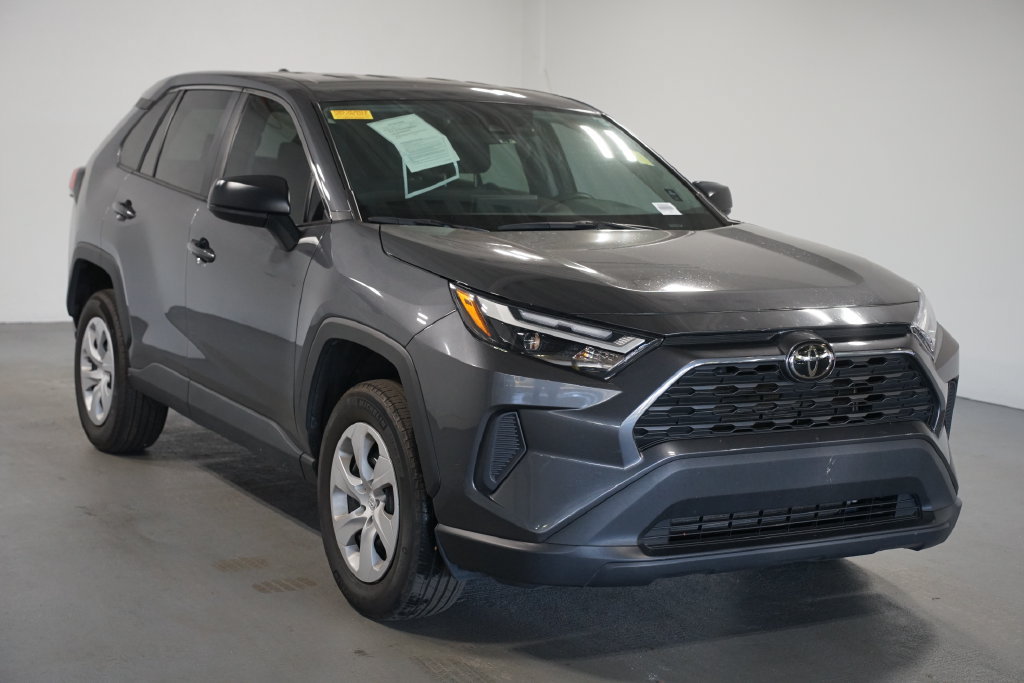 Used 2023 Toyota RAV4 LE AWD/4WD image 3