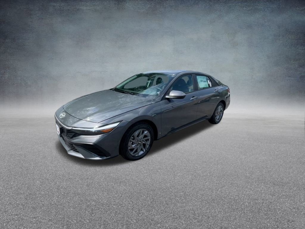Used 2025 Hyundai Elantra Blue image 9