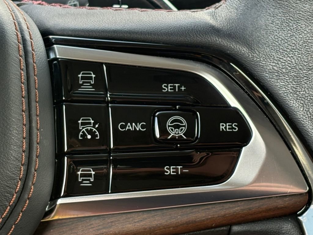 Used 2022 Jeep Grand Cherokee Summit AWD/4WD image 19