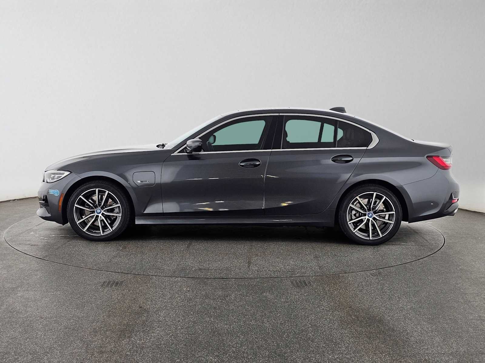 Used 2022 BMW 330e xDrive w/ Driving Assistance Package AWD/4WD image 6