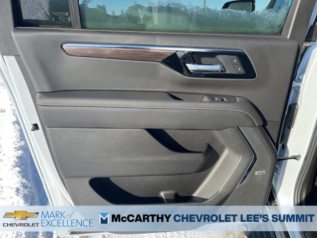 New 2026 Chevrolet Suburban Premier image 25