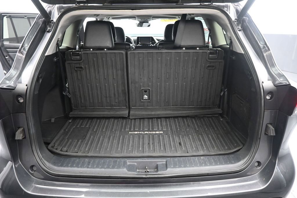 Used 2021 Toyota Highlander XLE AWD/4WD image 23