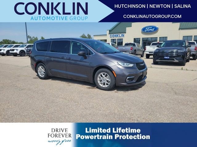 Used 2023 Chrysler Pacifica Touring-L FWD image 1