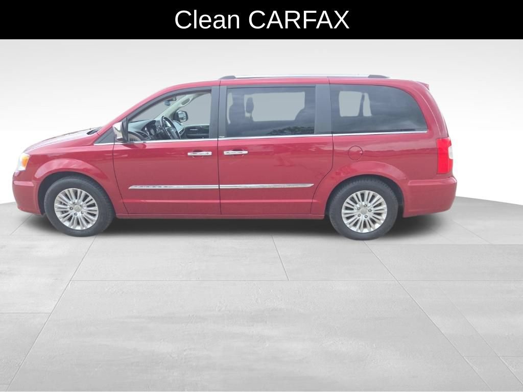 Used 2012 Chrysler Town & Country Limited w/ Luxury Group FWD image 5