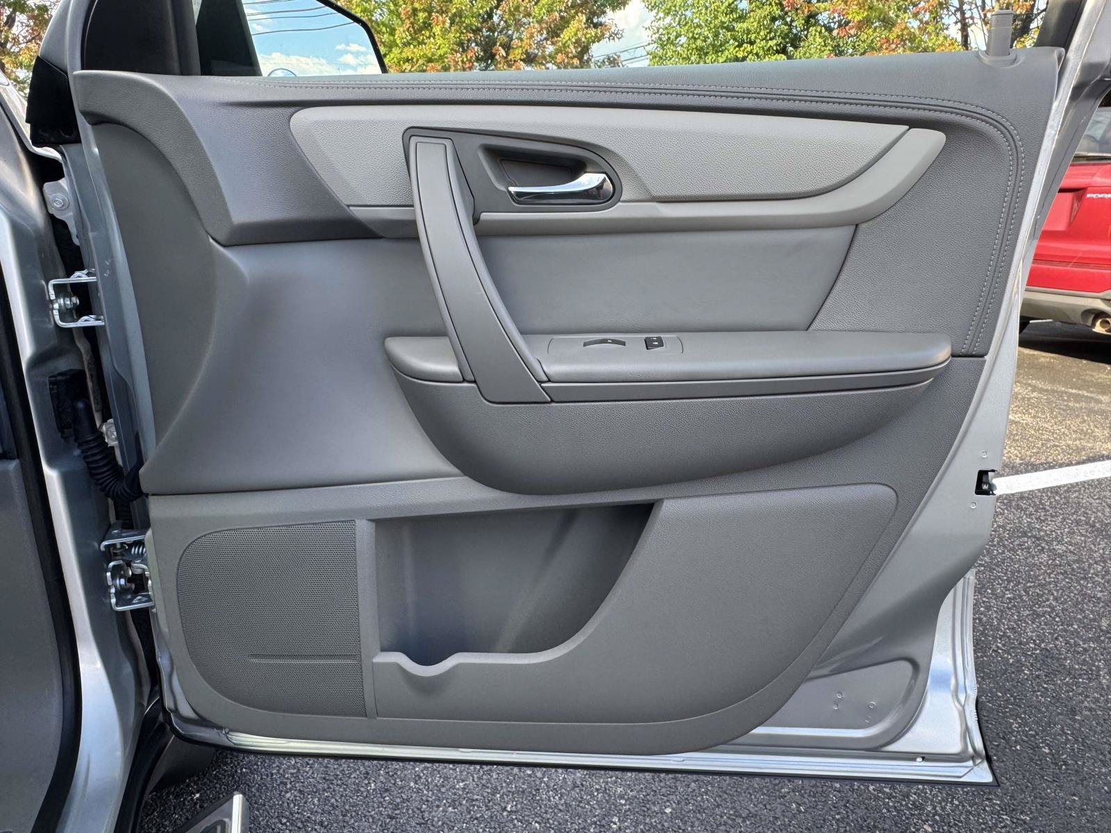 Used 2015 Chevrolet Traverse LS w/ LPO, 'HIT The Road' Package FWD image 8
