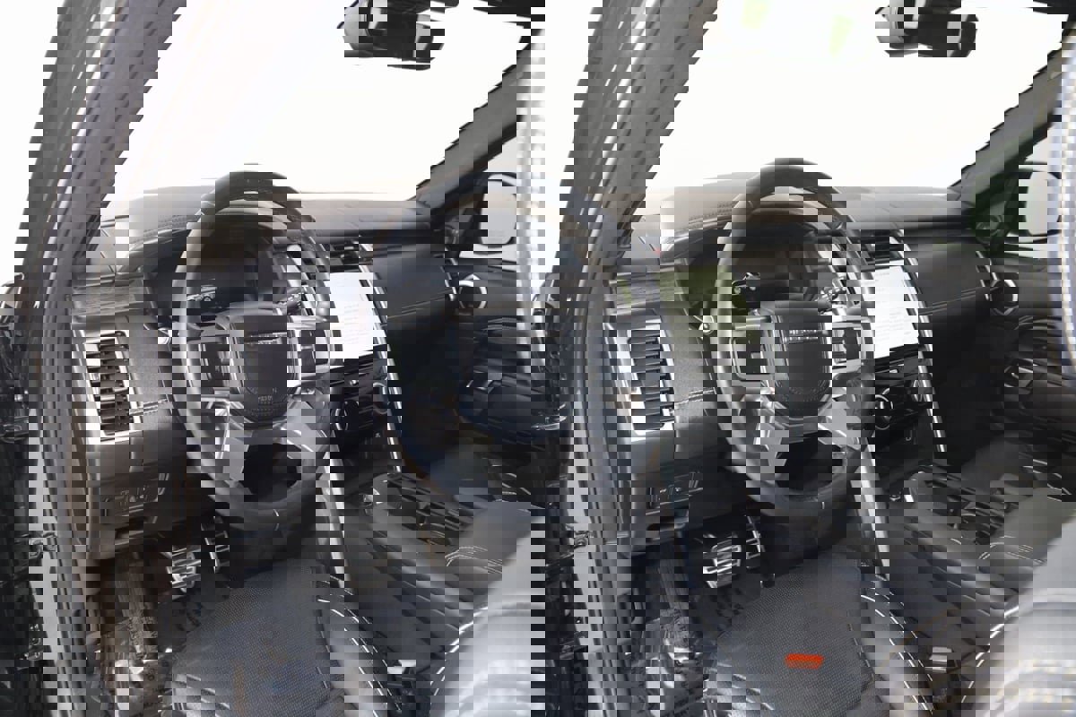 Used 2023 Land Rover Discovery Metropolitan Edition image 29