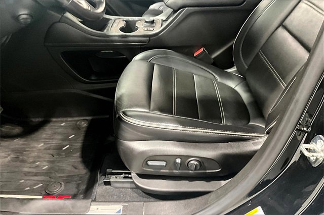 Used 2022 GMC Acadia Denali image 19