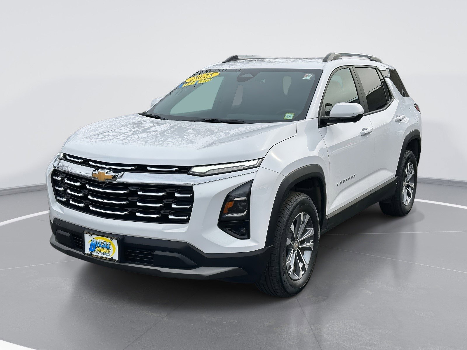 Certified 2025 Chevrolet Equinox LT w/ Convenience Package II AWD/4WD image 3
