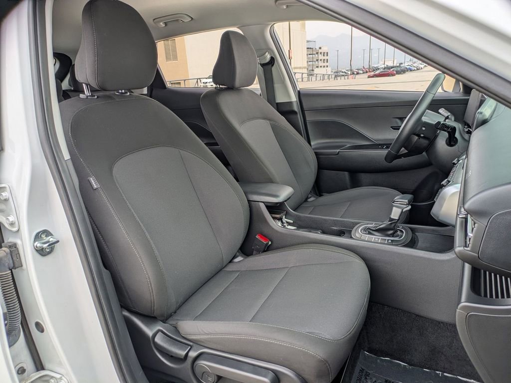 Used 2025 Hyundai Kona SEL FWD image 28