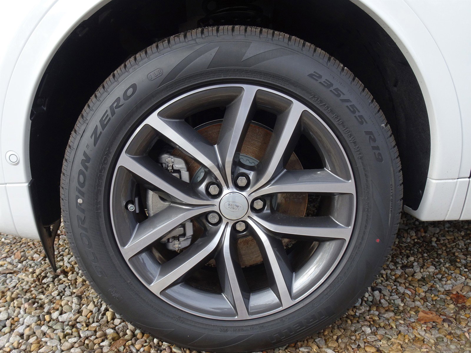 New 2025 Land Rover Discovery Sport S image 28