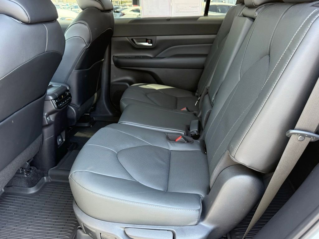 Certified 2025 Toyota Grand Highlander AWD Hybrid image 32