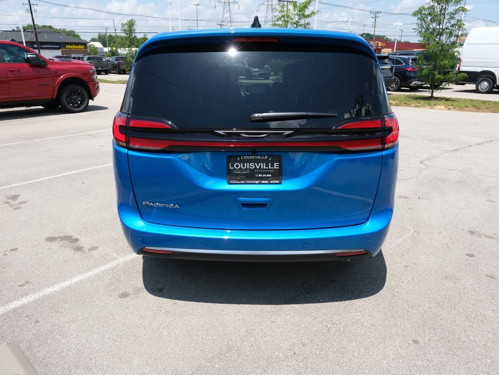 New 2027 Chrysler Pacifica Select w/ Family Tech Group FWD image 9