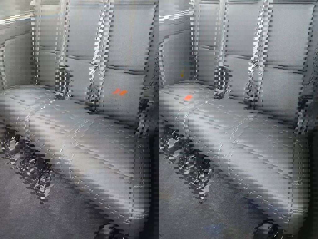 Used 2025 Chevrolet Suburban Z71 image 18