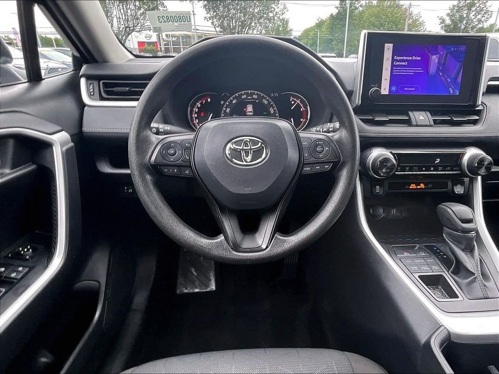 Used 2025 Toyota RAV4 XLE AWD/4WD image 17