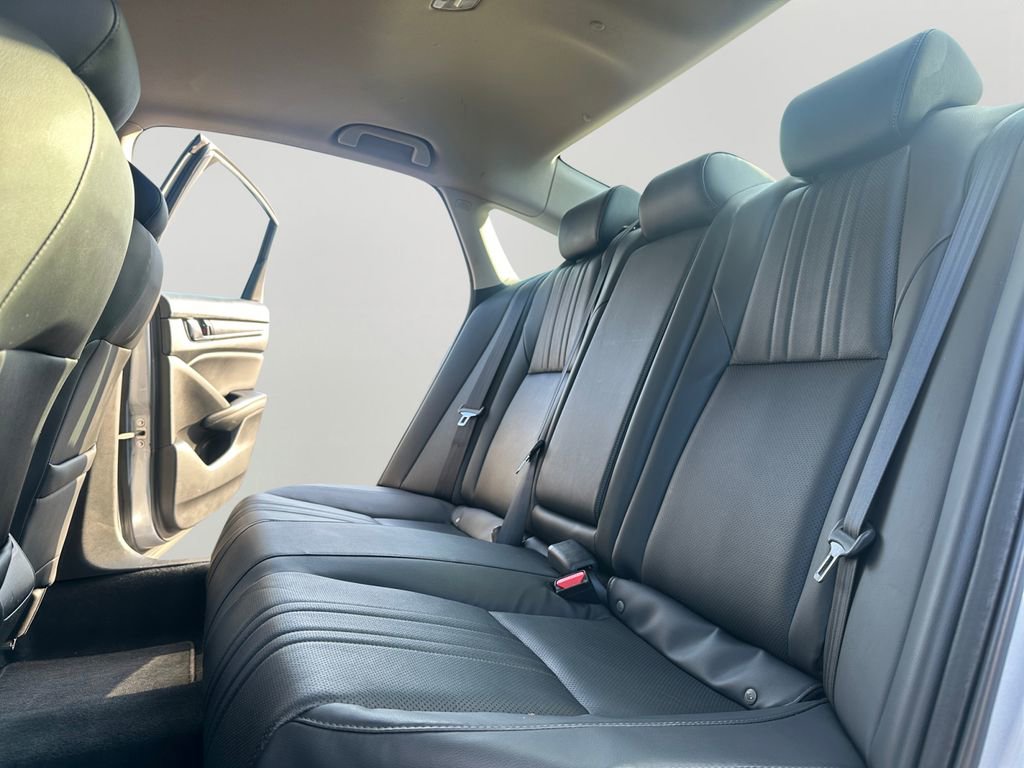 Used 2018 Honda Accord Touring image 25