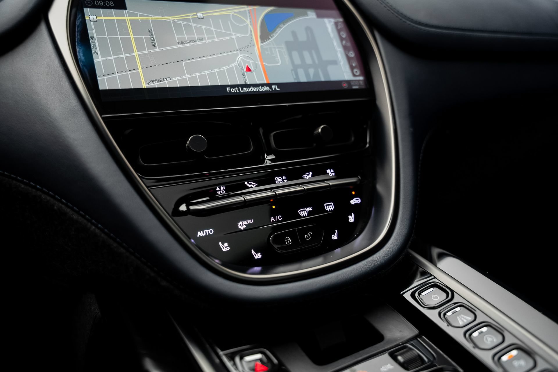 Used 2021 Aston Martin DBX AWD/4WD image 49