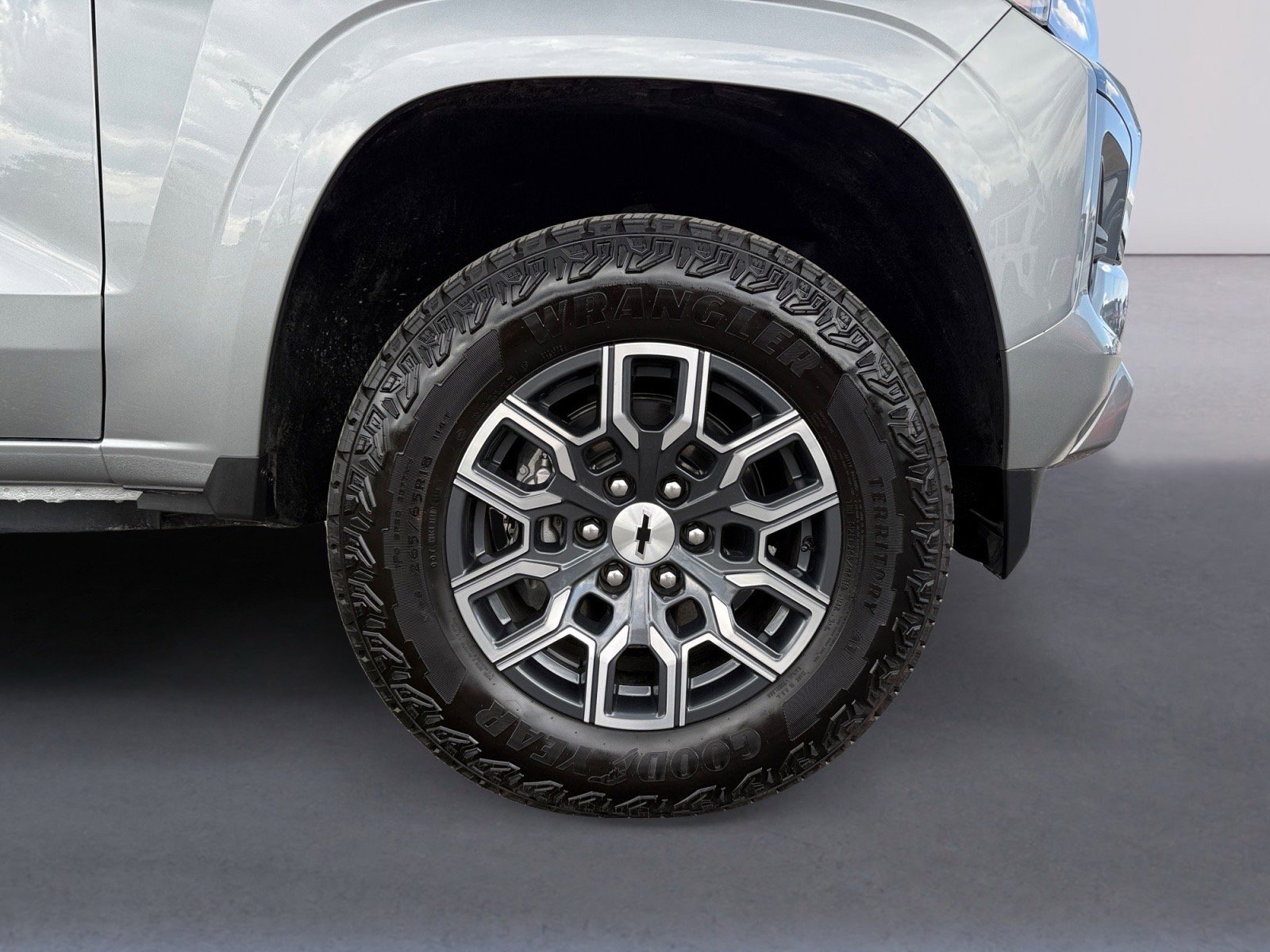 Used 2025 Chevrolet Colorado Z71 image 9