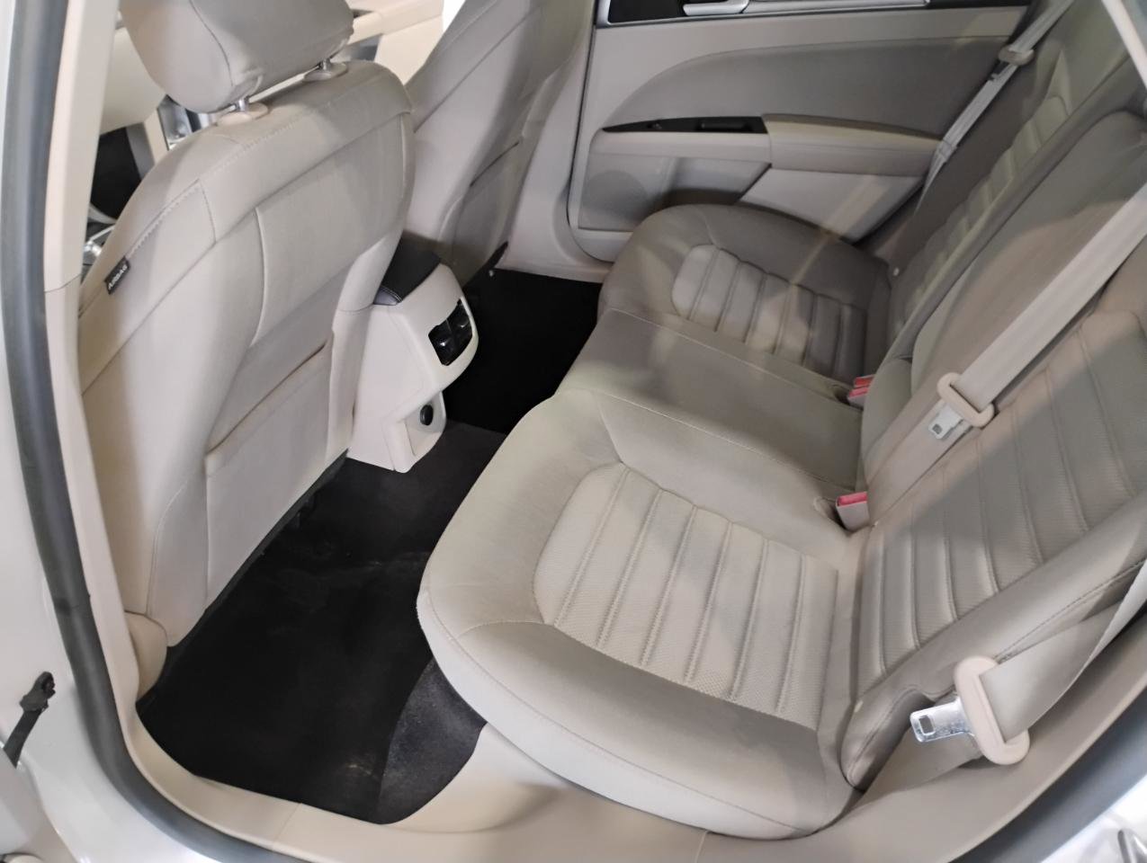 Used 2019 Ford Fusion SE image 44