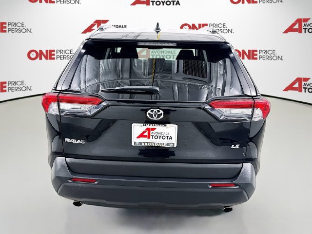 Used 2020 Toyota RAV4 LE FWD image 6