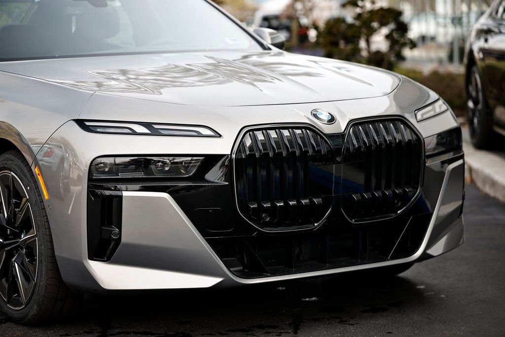 New 2026 BMW 740i w/ Premium Package image 2