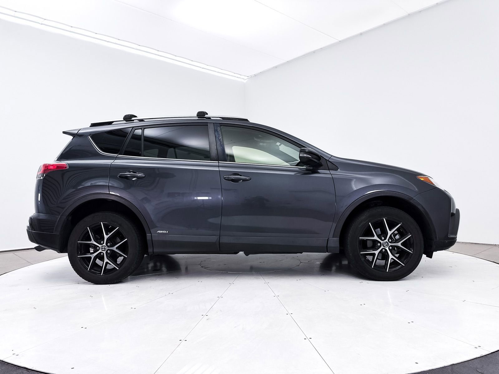 Used 2018 Toyota RAV4 SE AWD/4WD image 36