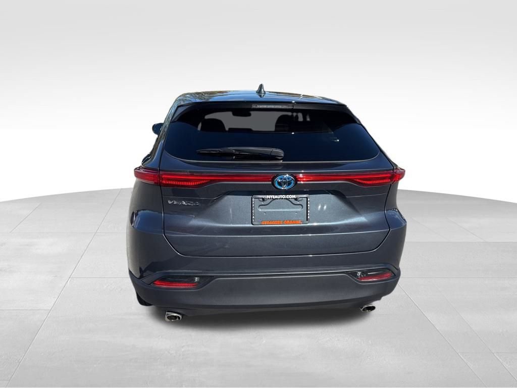 Used 2023 Toyota Venza LE image 4