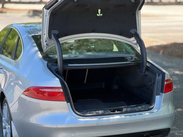 Used 2019 Jaguar XF Premium RWD image 43