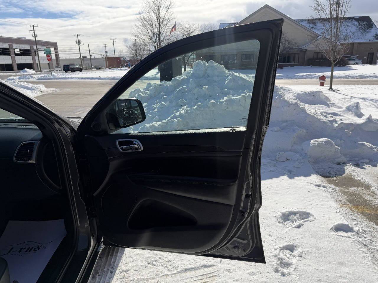 Used 2018 Jeep Grand Cherokee Altitude image 36