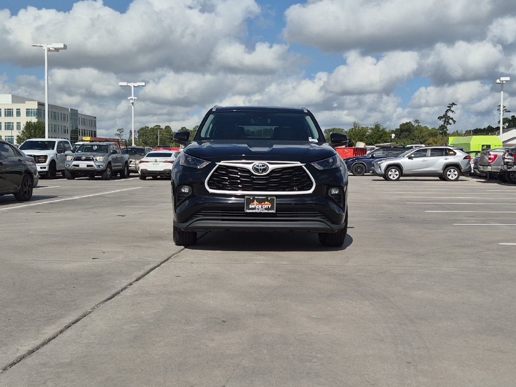 Used 2024 Toyota Highlander XLE AWD/4WD image 9