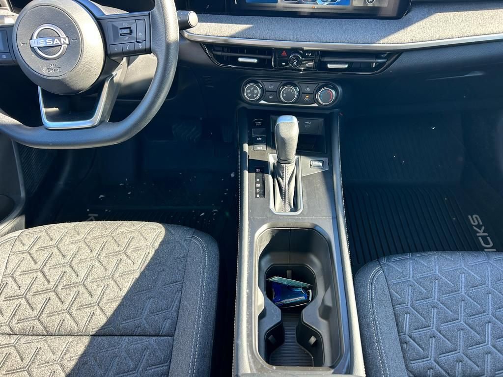 Used 2025 Nissan Kicks SV AWD/4WD image 20