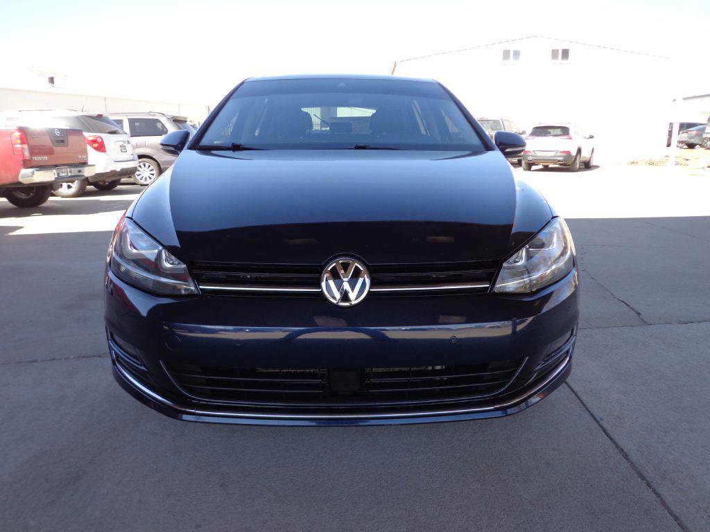 Used 2017 Volkswagen Golf 4-Door image 2