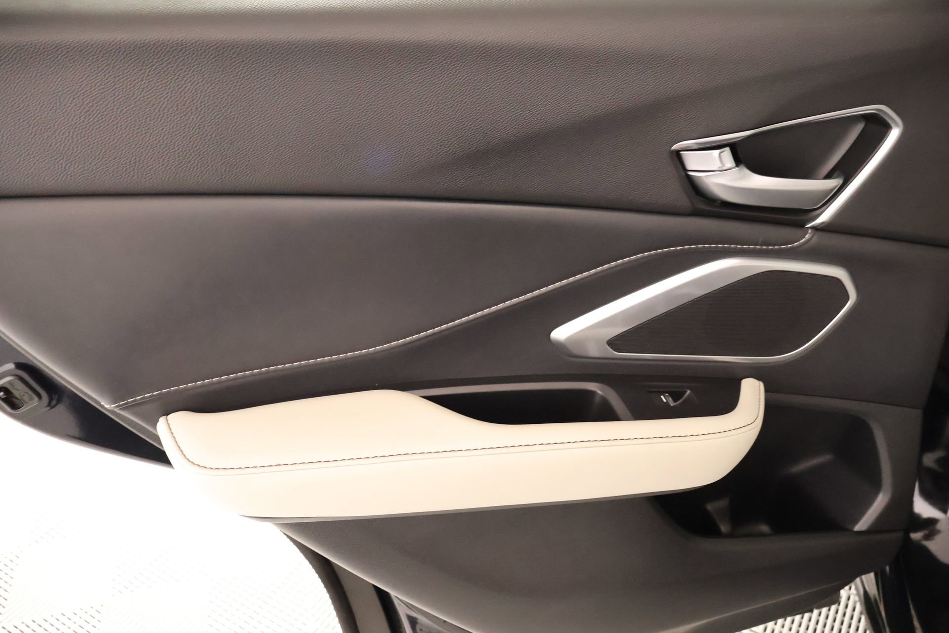 Used 2025 Acura RDX SH-AWD image 17