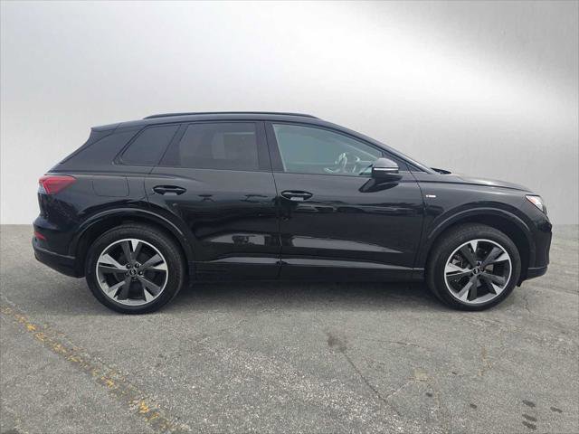 Used 2024 Audi Q4 e-tron Premium Plus w/ Premium Plus image 2