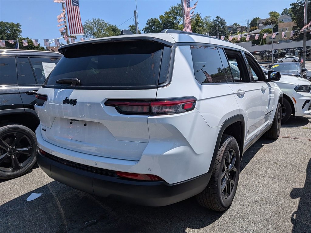 Used 2025 Jeep Grand Cherokee L Altitude image 8