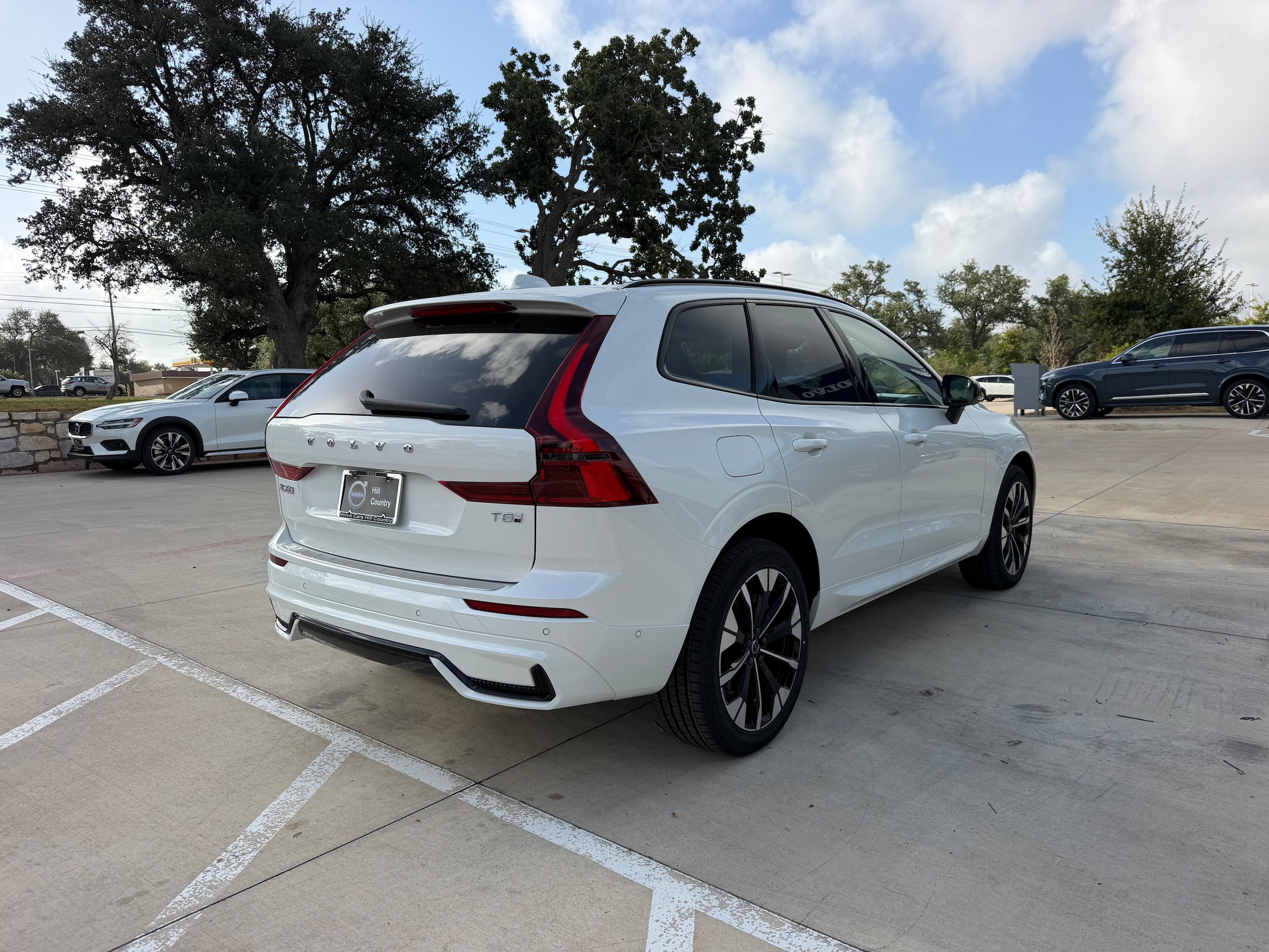 Certified 2026 Volvo XC60 T8 Plus AWD/4WD image 6