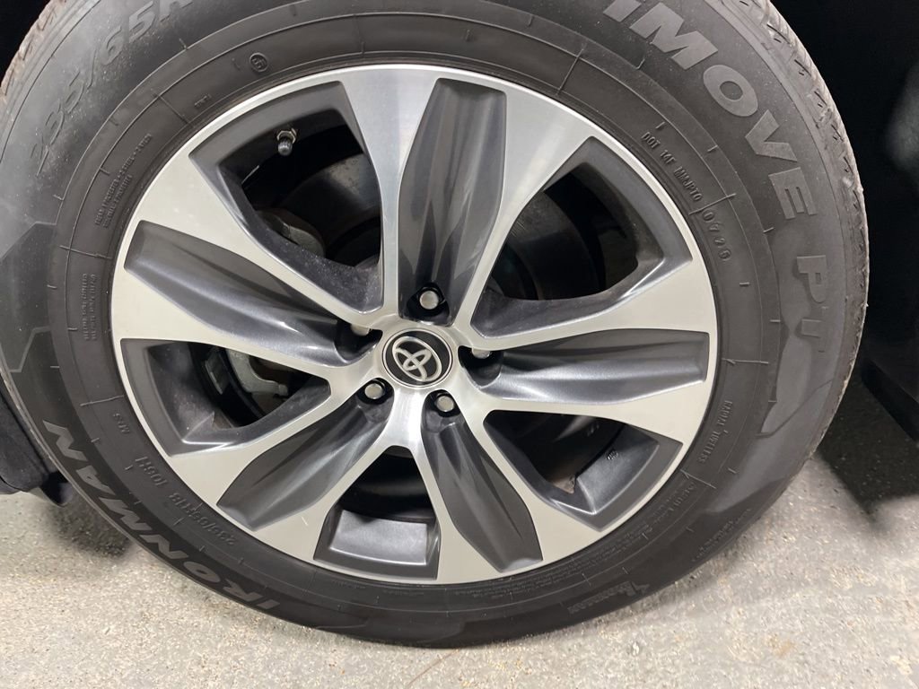 Used 2024 Toyota Highlander XLE image 38