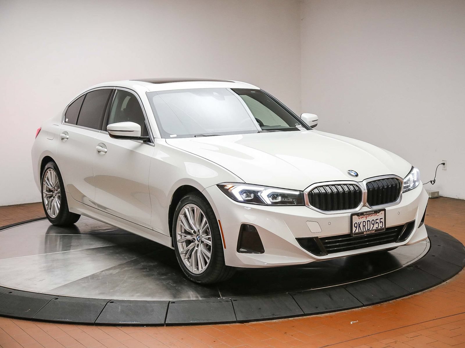 Used 2024 BMW 330i Sedan w/ Convenience Package RWD image 3