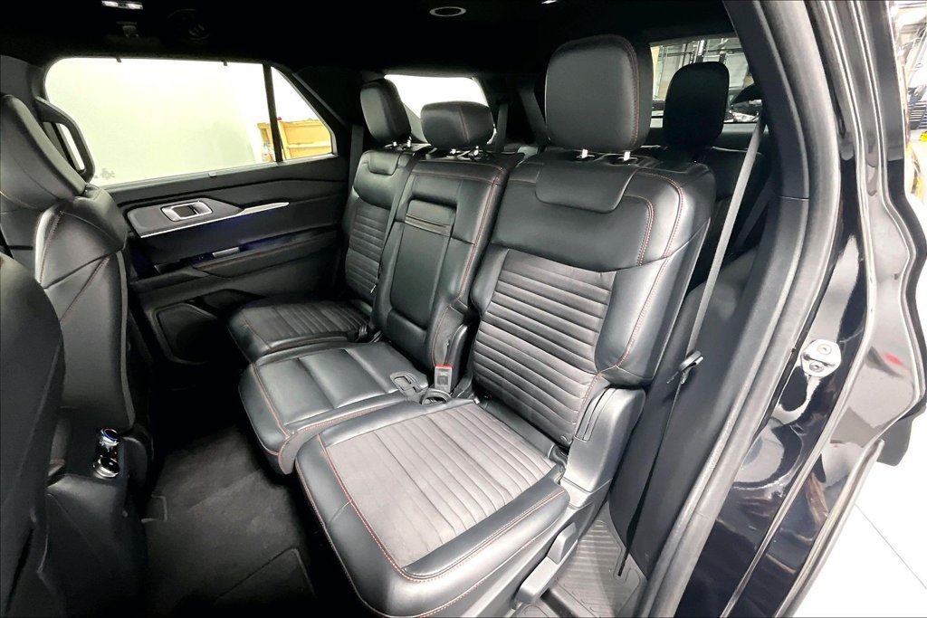 Used 2025 Ford Explorer ST-Line w/ Premium Package RWD image 30