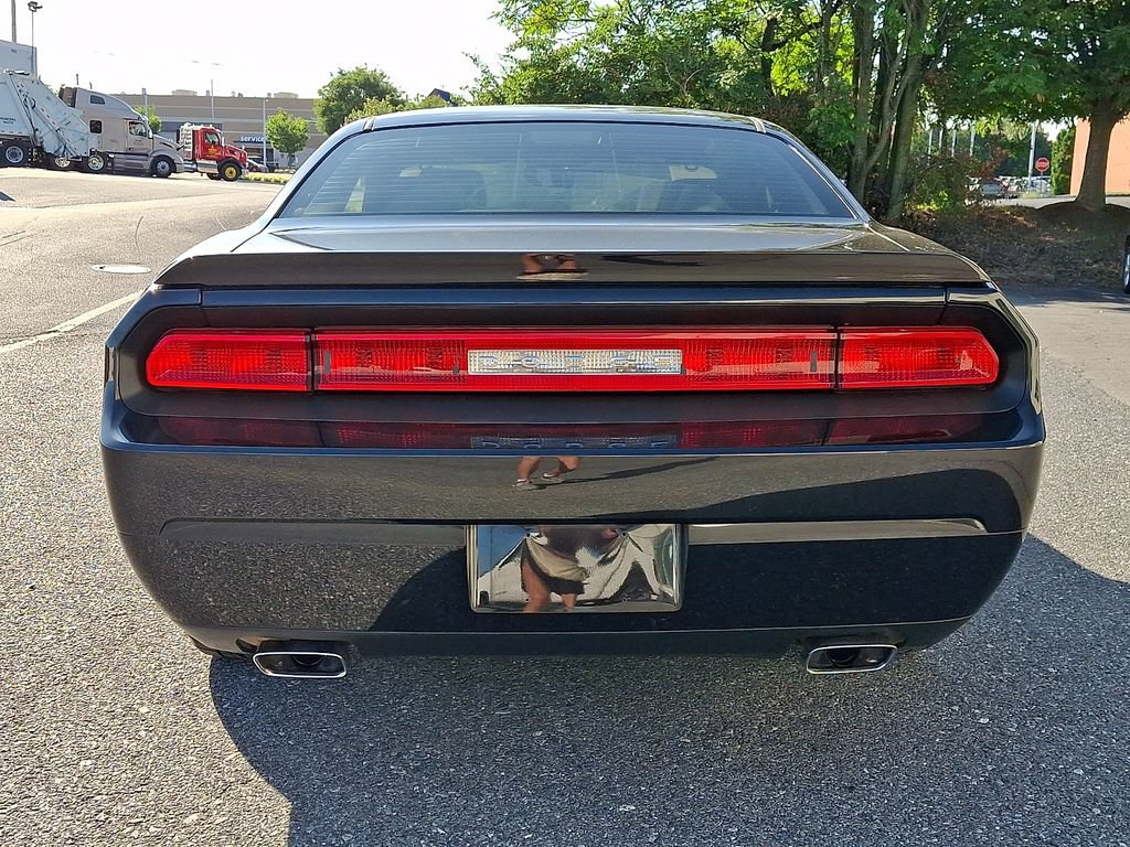 Used 2010 Dodge Challenger R/T RWD image 5